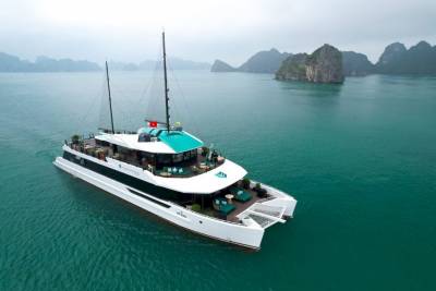 DU THUYỀN HẠ LONG 1 NGÀY: CATAMARAN